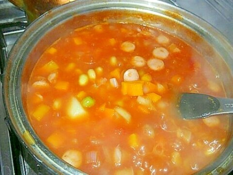 煮るだけ、簡単！豆とトマトのスープ